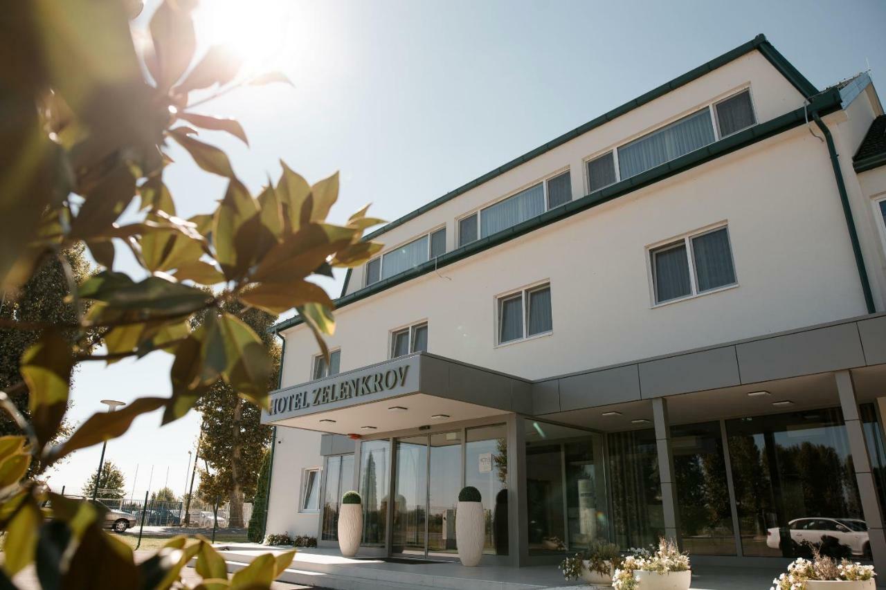 Hotel Zelenkrov Cepin Exterior foto